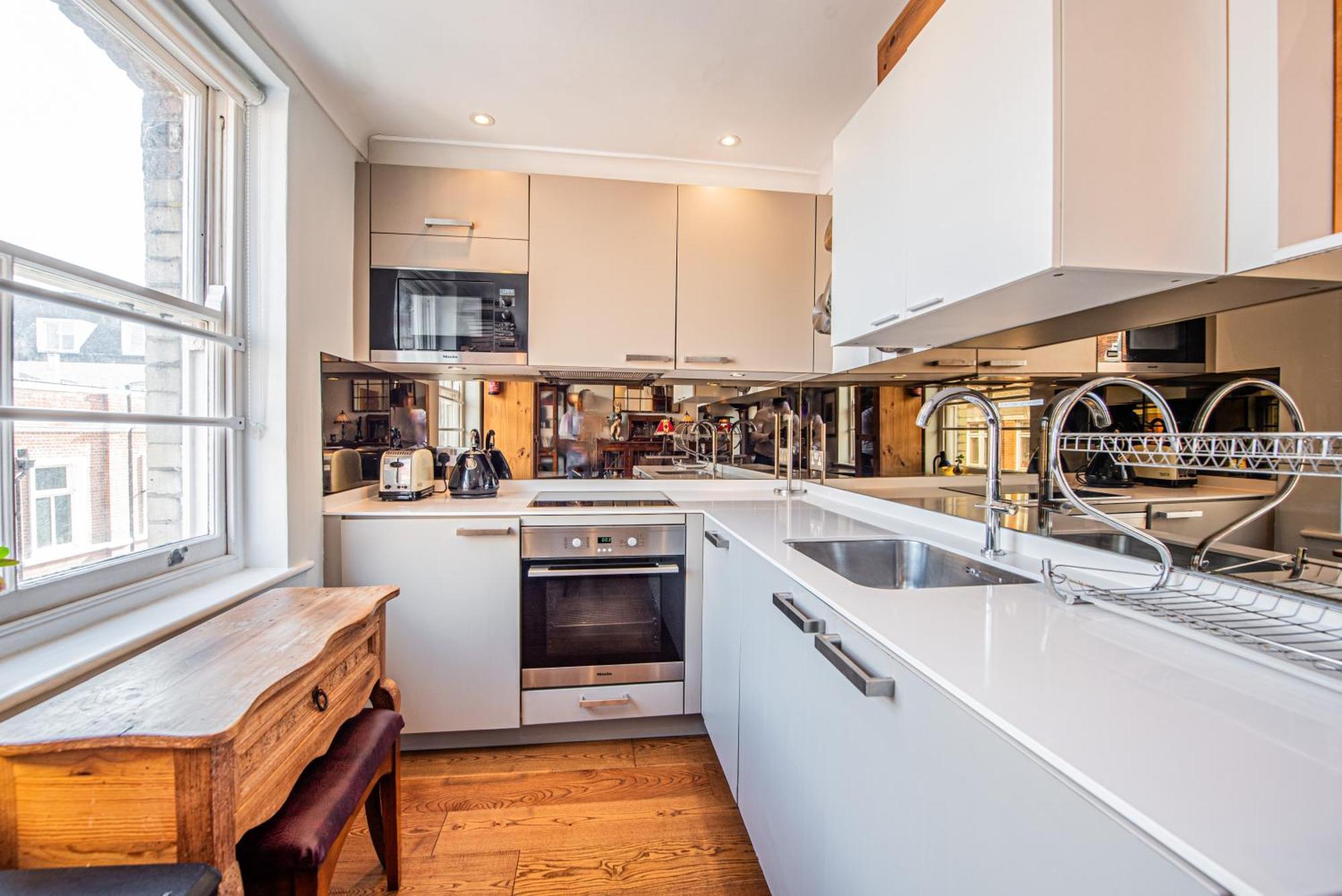 Stylish 1-Bed Flat In Soho - Prime Central London Bagian luar foto
