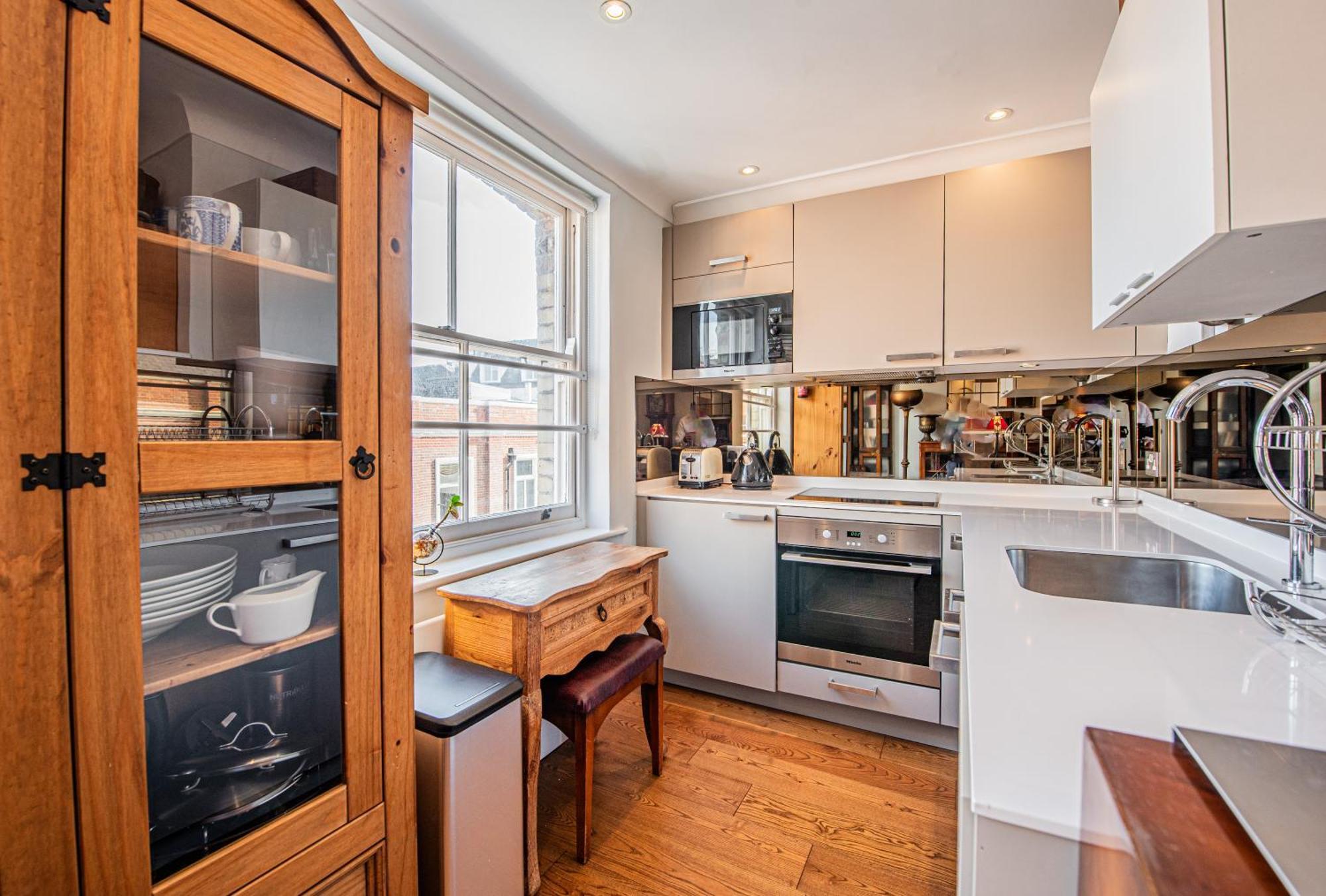 Stylish 1-Bed Flat In Soho - Prime Central London Bagian luar foto